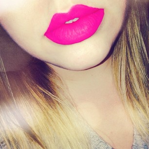 I 💗 #pinkvelvet! Quick swatch tonight because I couldn't wait one more second! 💄💋 #limecrime