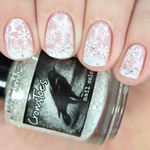  Snowflake French tip gradient: BASE - @opi_products "Act Your Beige!", STAMP COLOR - @justricarda "Whiteout", PLATE - @time1780 HēHē Fairy Tale-003, GLITTER GRADIENT - @crowstoesnailcolor "Snow Bunny". #Rica #crowstoes #HeHe #OPI #Nailstamping #peachypolish 